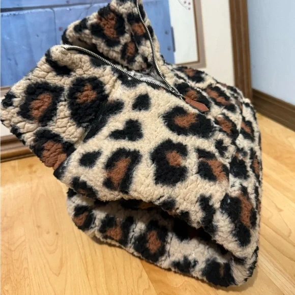 Haptics Sherpa women’s sweater animal print size small - Picture 10 of 14